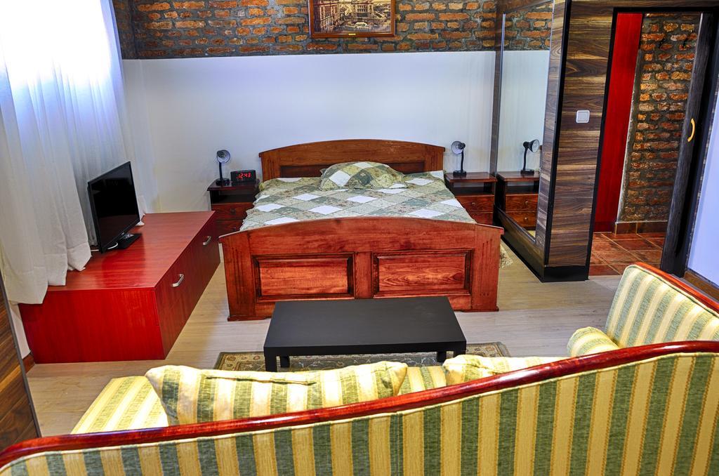 Studio 600 Belgrade Room photo
